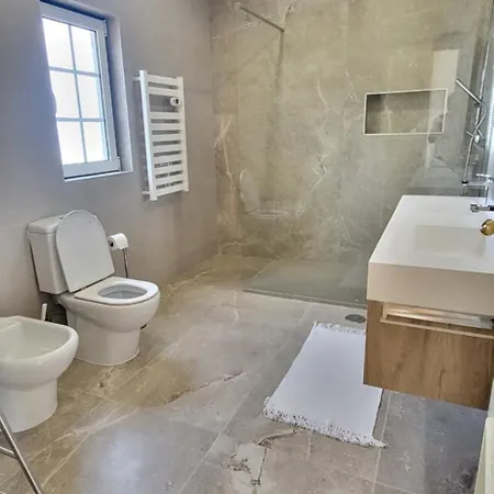 Villa Belle Individuelle Avec Piscine Privee Et Vue Sur L'ocean *